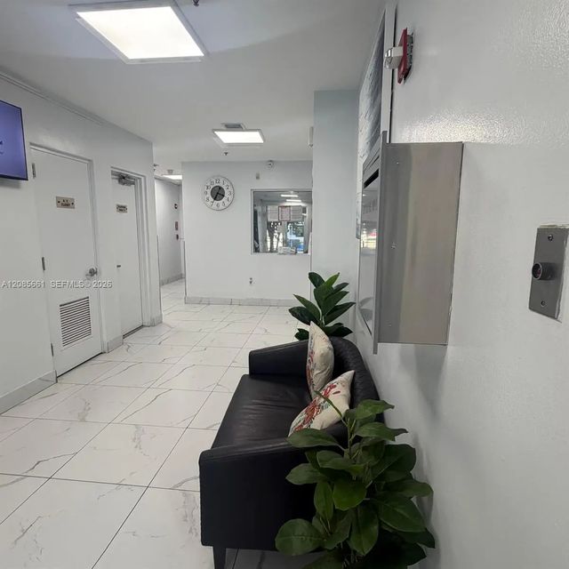 4 of 27 - 104 Sw 9th Street #1101, Miami, FL