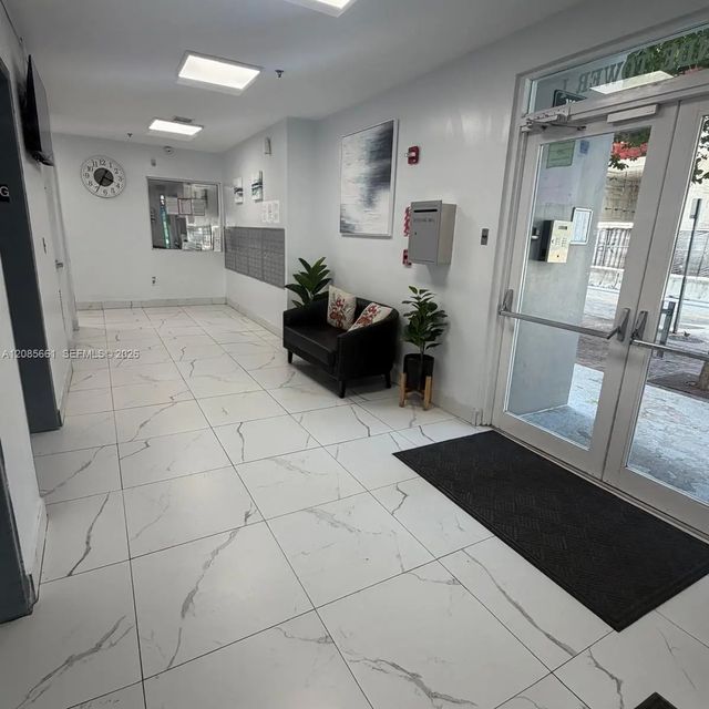 5 of 27 - 104 Sw 9th Street #1101, Miami, FL