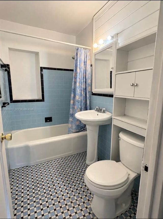 4 of 9 - 1010 E 8th Court, Hialeah, FL