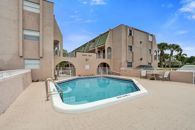 4 of 27 - 1100 Se 4th Avenue #5, Deerfield Beach, FL