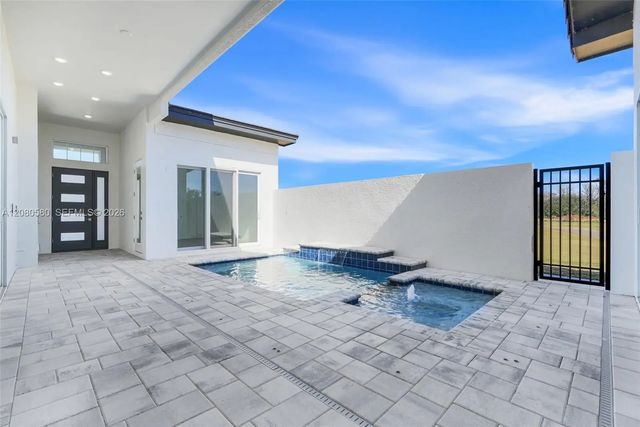 2 of 28 - 3044 Kensington Avenue, Davenport, FL
