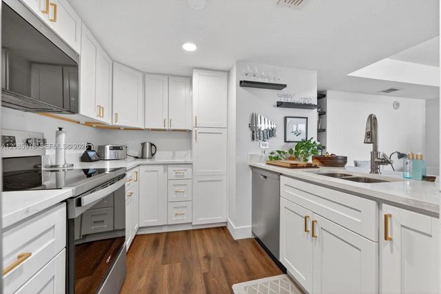 2 of 21 - 1650 Coral Way #607, Miami, FL