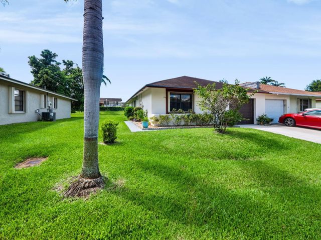 2 of 17 - 4948 Regina Court, West Palm Beach, FL