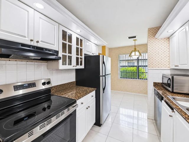 4 of 17 - 4948 Regina Court, West Palm Beach, FL