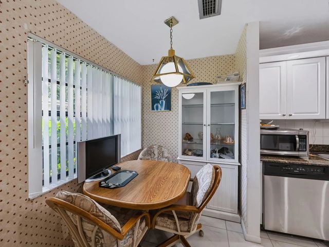 5 of 17 - 4948 Regina Court, West Palm Beach, FL