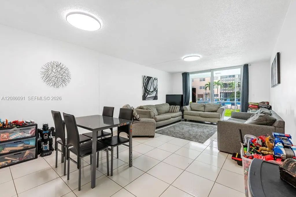 319 Ne 14th Avenue #106, Hallandale Beach