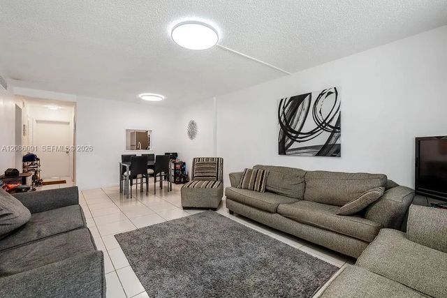 2 of 29 - 319 Ne 14th Avenue #106, Hallandale Beach, FL