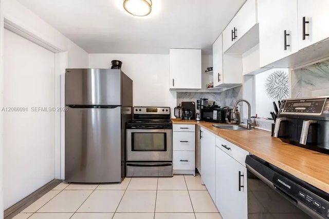 4 of 29 - 319 Ne 14th Avenue #106, Hallandale Beach, FL