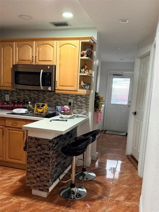 4 of 14 - 343 W 11th Street, Hialeah, FL