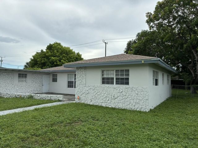 2 of 26 - 3307 Auburn Boulevard, Fort Lauderdale, FL