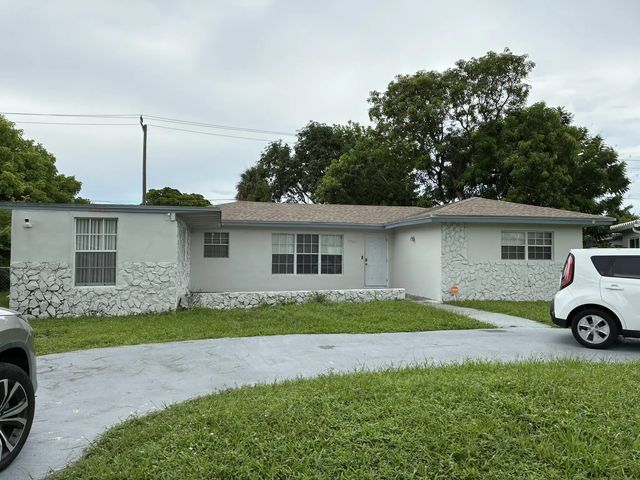 3 of 26 - 3307 Auburn Boulevard, Fort Lauderdale, FL