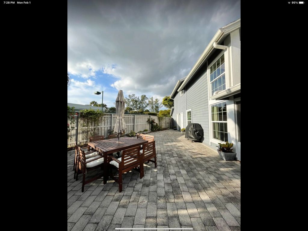 5052 Pointe Emerald Lane, Boca Raton