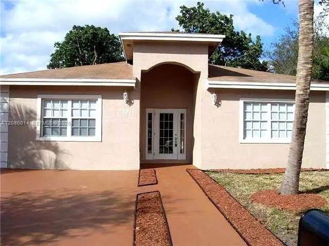 3 of 25 - 6601 Perry Street, Hollywood, FL