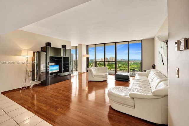 4 of 13 - 19500 Turnberry Way #23c, Aventura, FL