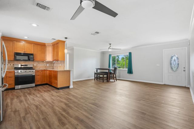 5 of 20 - 257 Sw Thornhill Drive, Port St. Lucie, FL