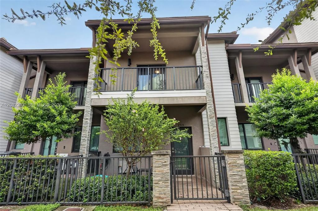 4915 Nw 83rd Path #4915, Doral