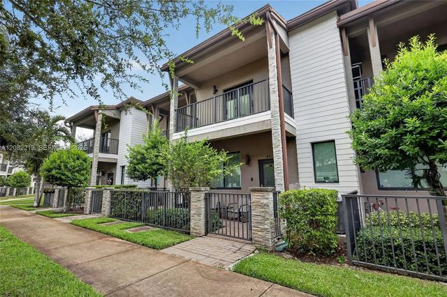 2 of 39 - 4915 Nw 83rd Path #4915, Doral, FL
