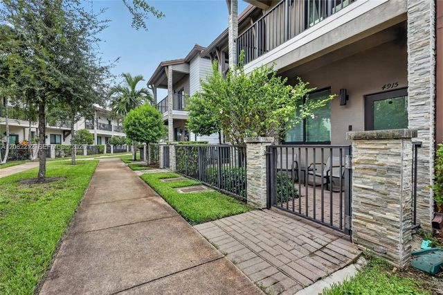 4 of 39 - 4915 Nw 83rd Path #4915, Doral, FL