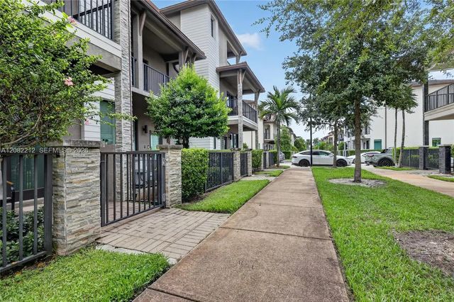 5 of 39 - 4915 Nw 83rd Path #4915, Doral, FL