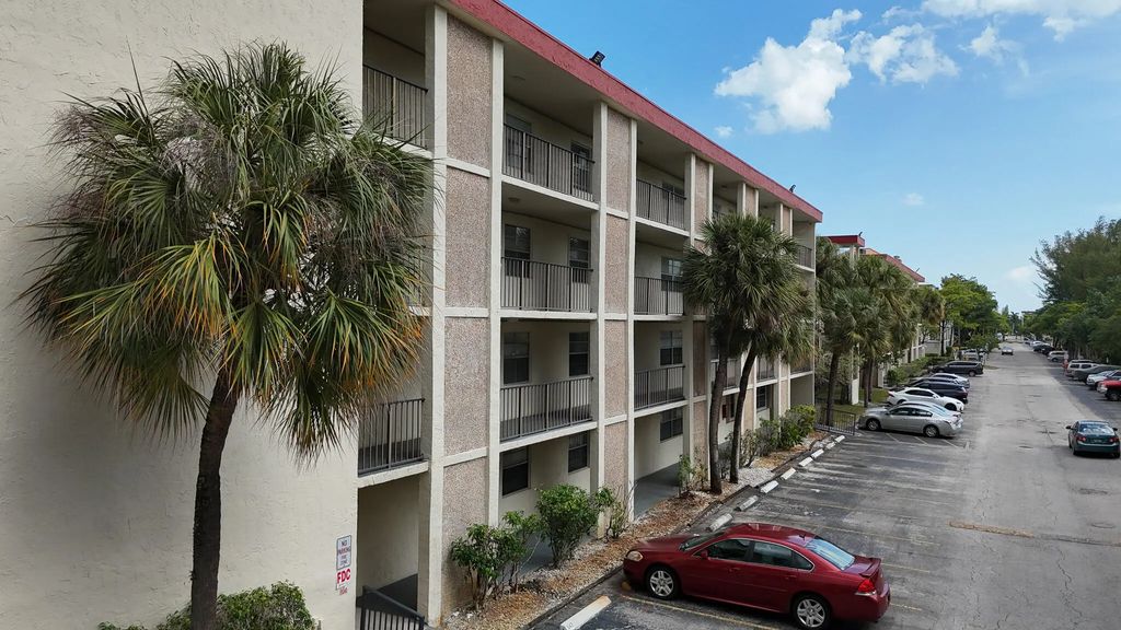 3070 Nw 48th Terrace #414, Lauderdale Lakes