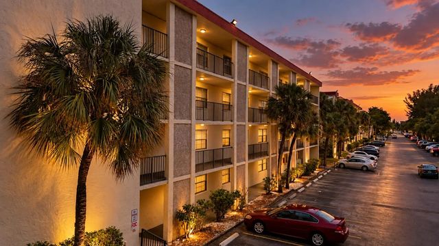 3070 Nw 48th Terrace #414, Lauderdale Lakes