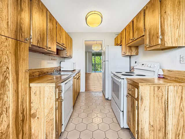 2 of 30 - 3070 Nw 48th Terrace #414, Lauderdale Lakes, FL