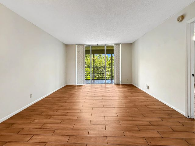 4 of 30 - 3070 Nw 48th Terrace #414, Lauderdale Lakes, FL