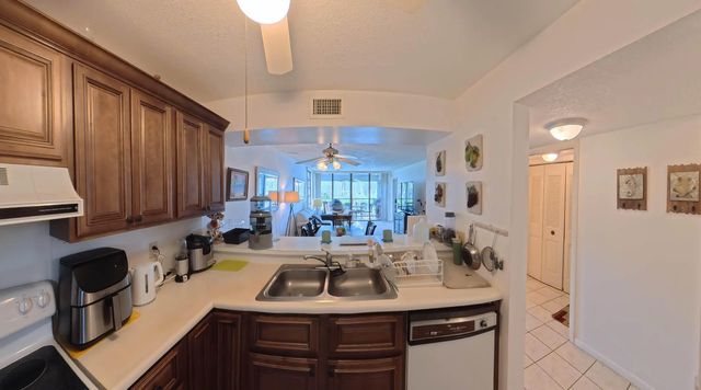 3 of 25 - 6618 Coral Lake Drive #206, Margate, FL