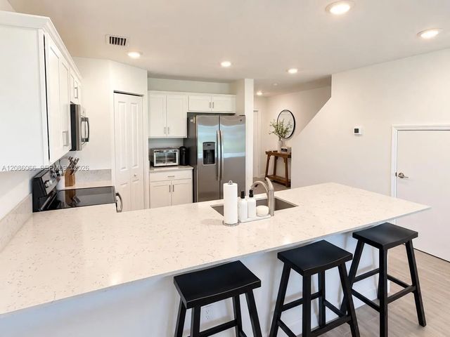 3 of 21 - 5013 Woods Edge Circle, Riviera Beach, FL