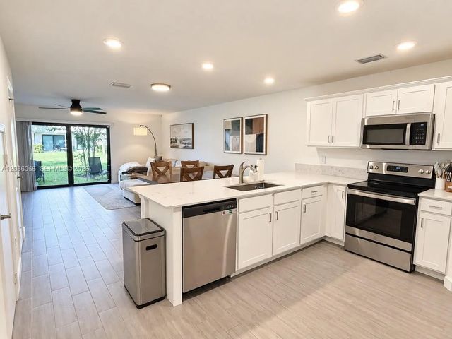 5 of 21 - 5013 Woods Edge Circle, Riviera Beach, FL