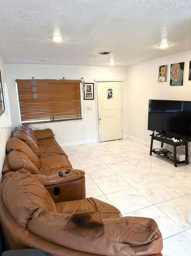 3 of 16 - 3350 Nw 171 Terrace, Miami Gardens, FL