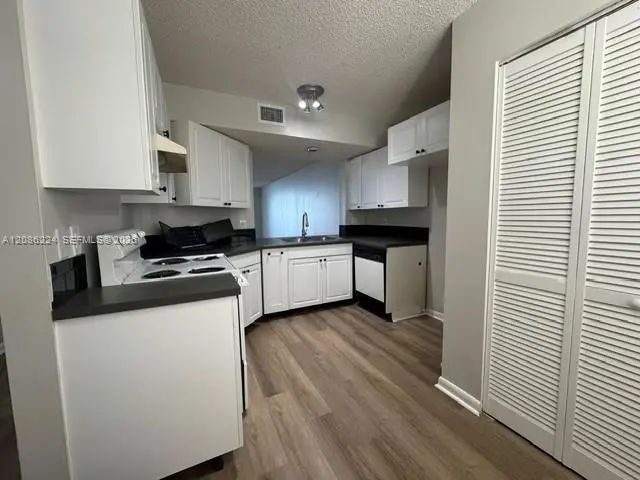 4 of 11 - 116 Lake Emerald Drive #202, Oakland Park, FL