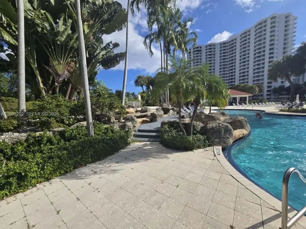 3300 Ne 191st Street #1202, Aventura