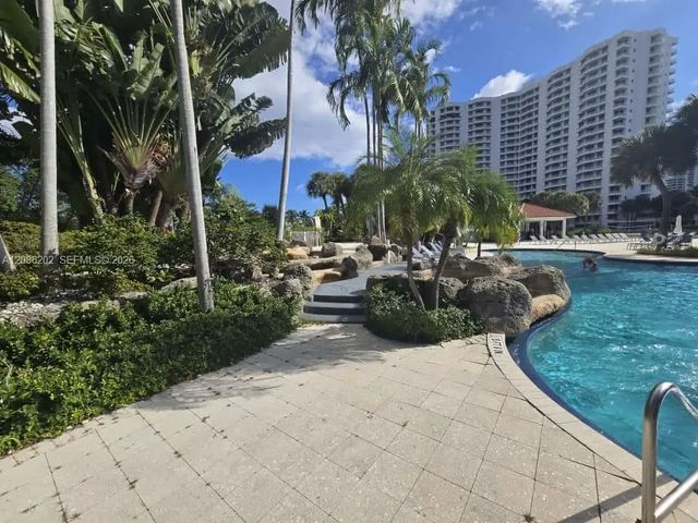 3300 Ne 191st Street #1202, Aventura