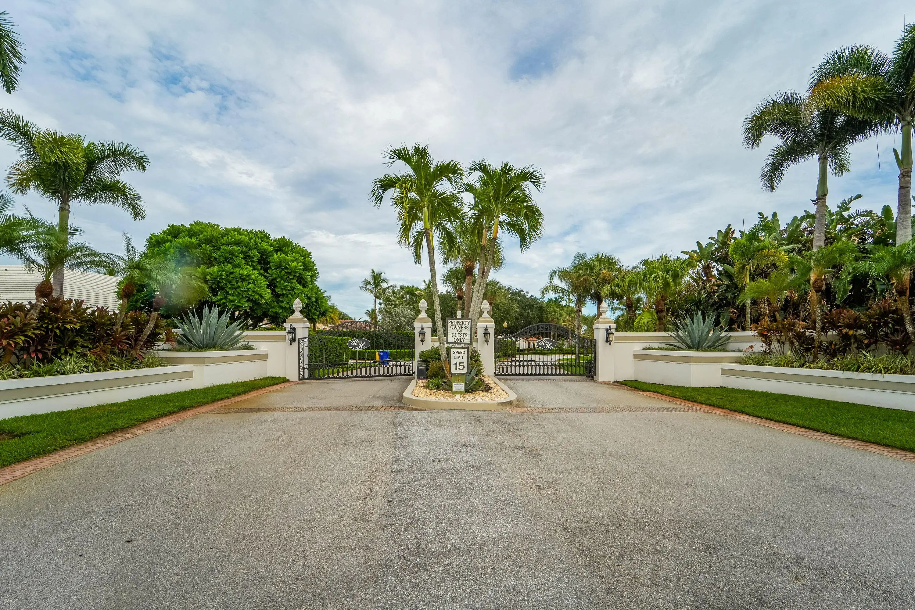 17257 Se Galway Court, Tequesta