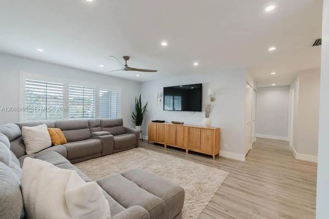 1732 Sw 103rd Place, Miami