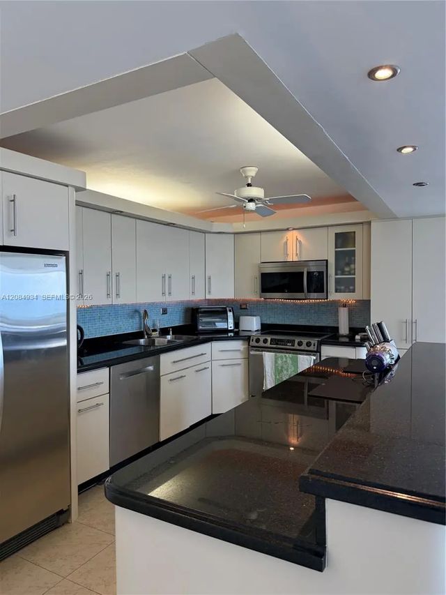 5 of 23 - 7135 Se Collins Avenue #1806, Miami Beach, FL