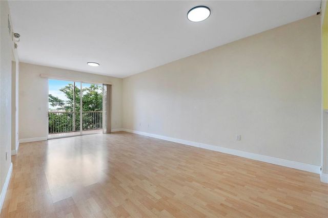 5 of 15 - 7765 Yardley Drive #403, Tamarac, FL