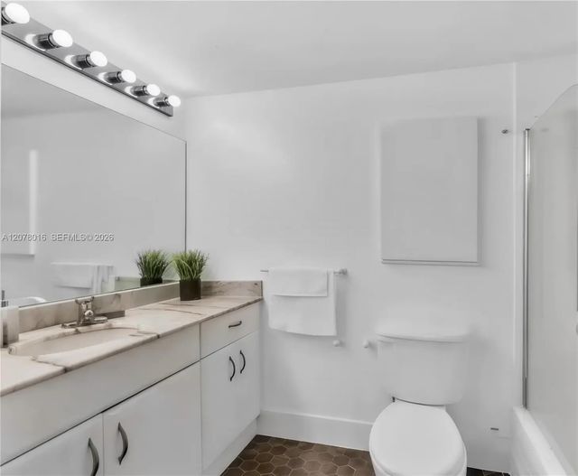 4 of 6 - 1200 Brickell Bay Drive #2510, Miami, FL