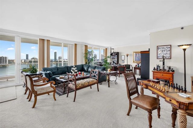 7000 Island Boulevard #2406, Aventura