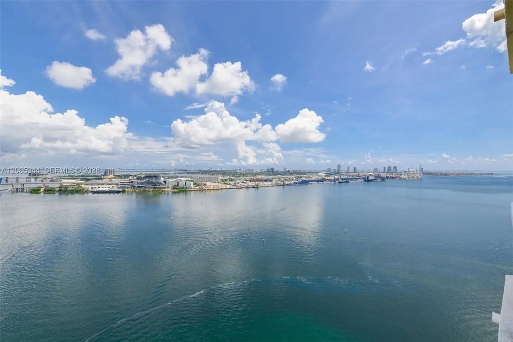 848 Brickell Key Drive #2702, Miami