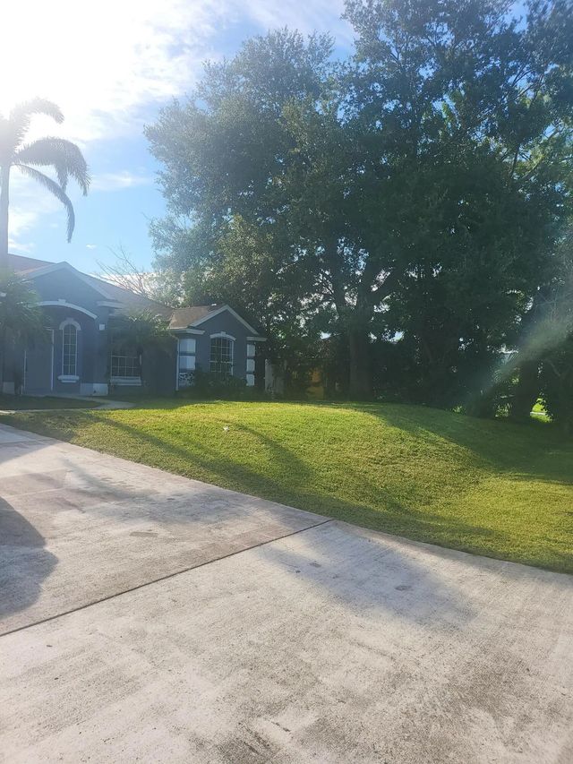 4 of 27 - 1937 Sw Beard Street, Port St. Lucie, FL