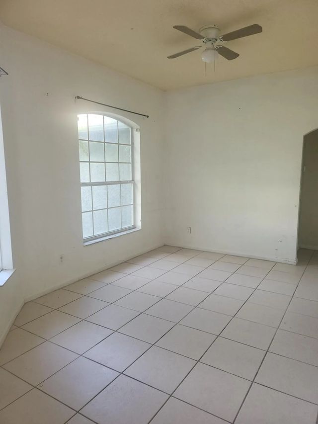 5 of 27 - 1937 Sw Beard Street, Port St. Lucie, FL