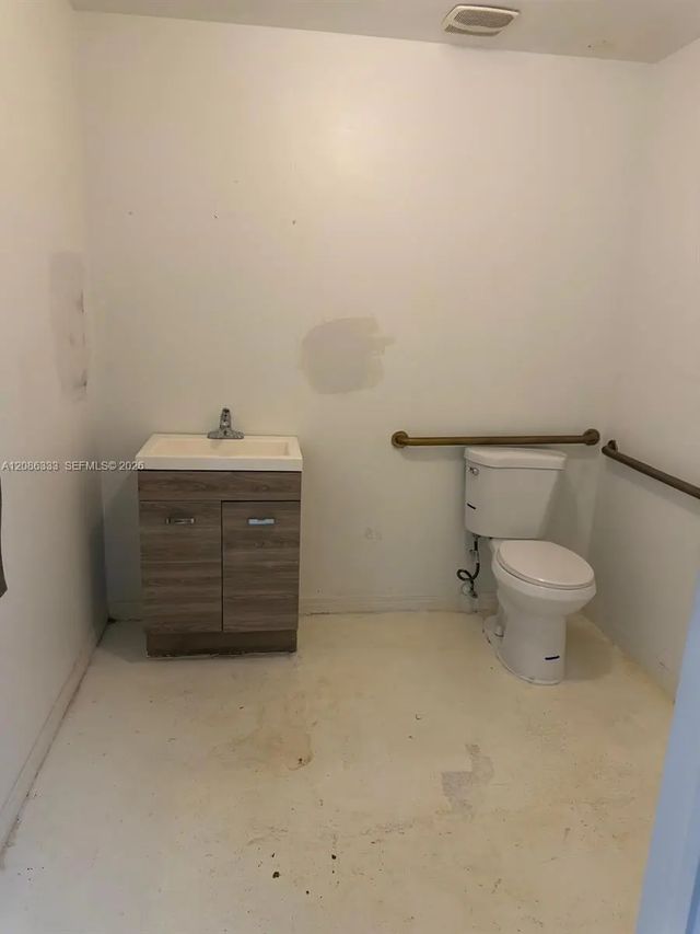 5 of 7 - 3401 N State Road 7 #b-13, Lauderdale Lakes, FL