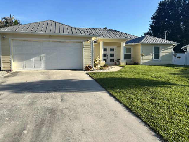 527 Nw Avon Avenue, Port St. Lucie