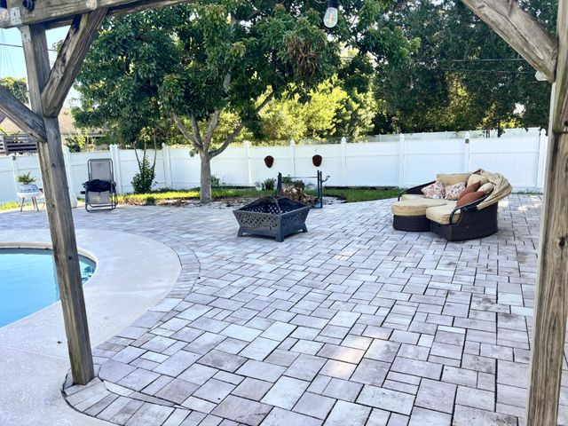 3 of 19 - 527 Nw Avon Avenue, Port St. Lucie, FL