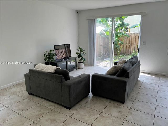 3 of 15 - 1444 Se 24th Terrace, Homestead, FL