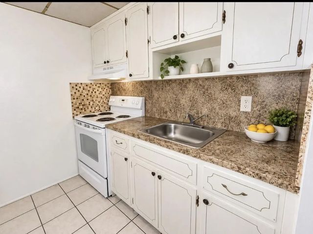 3 of 4 - 2838 Madison Street #11, Hollywood, FL