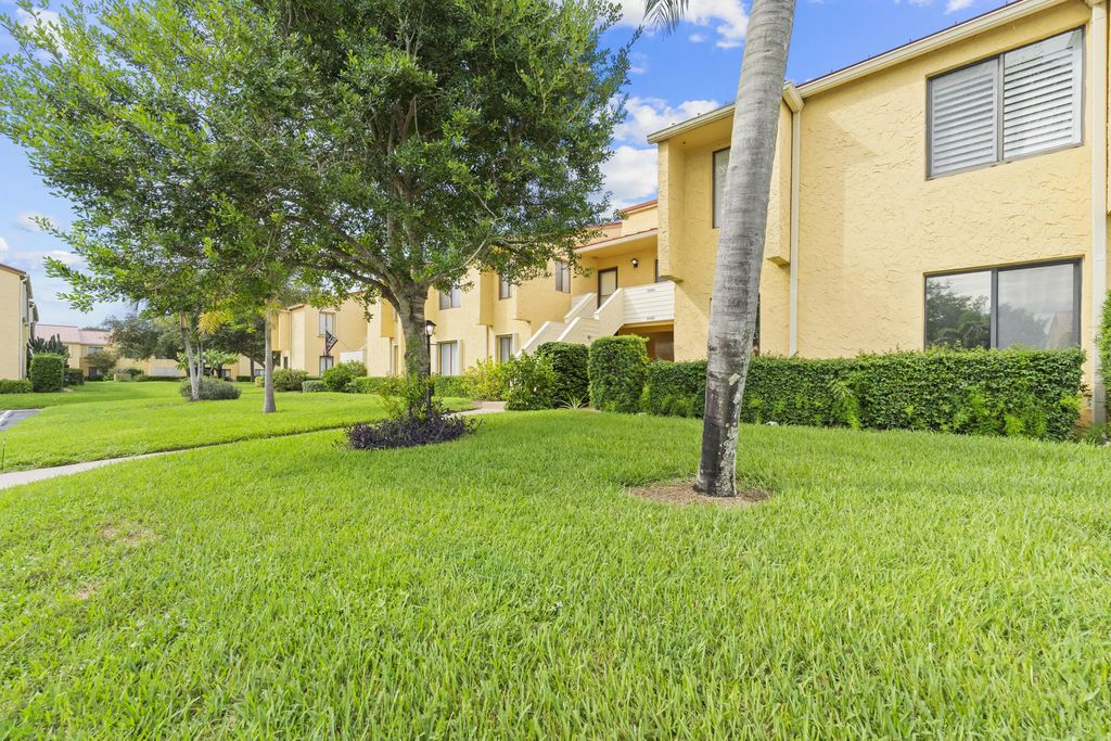 5373 Se Miles Grant Road #103, Stuart