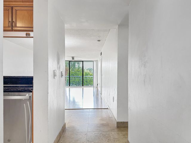 3 of 15 - 2761 Village Boulevard #306, West Palm Beach, FL